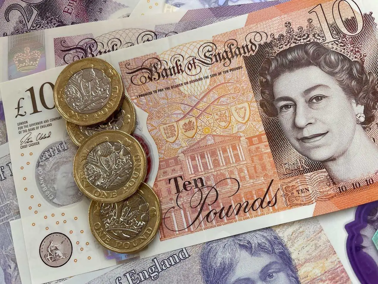 Ecco il motivo sorprendente per cui la sterlina è più forte dell’euro e del dollaro