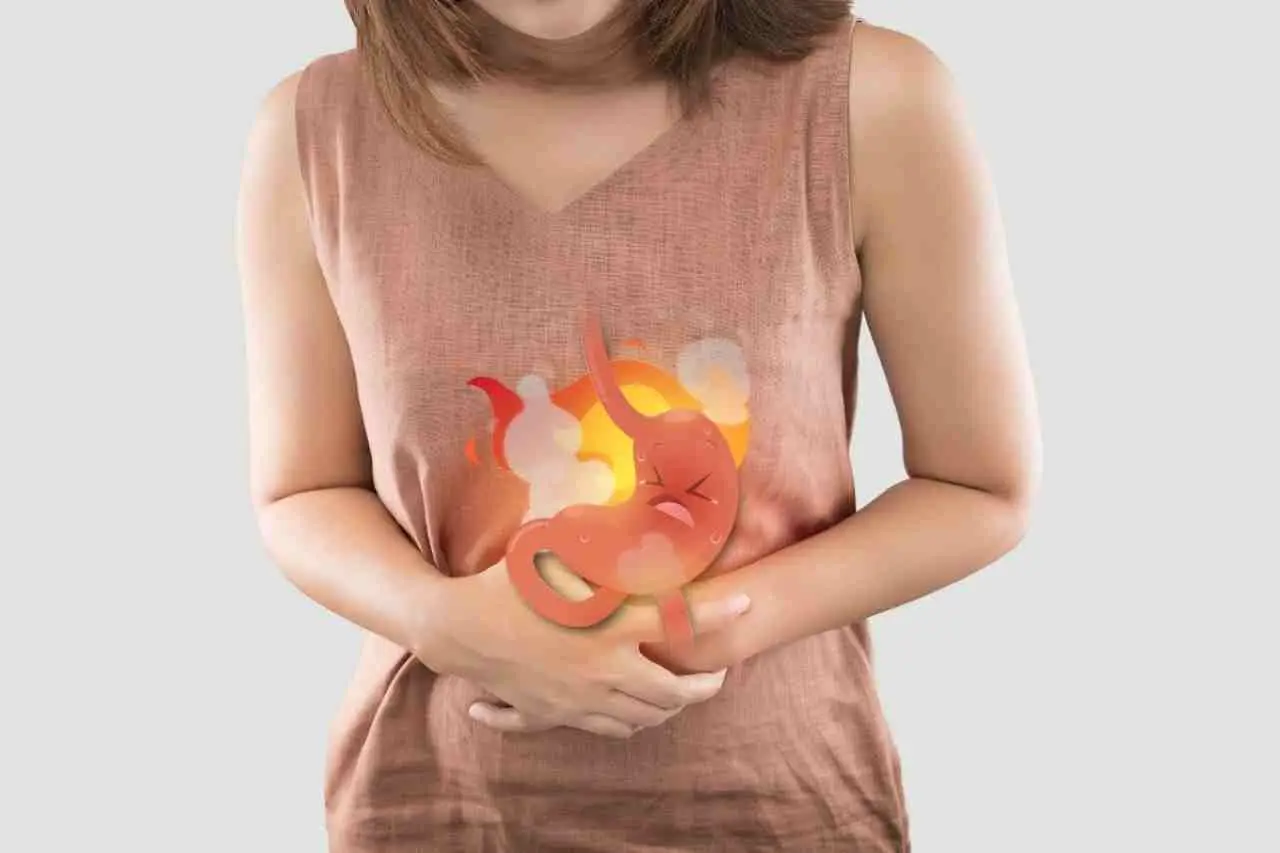 Hai la gastrite e mangi yogurt? Ecco la verità se peggiora o aiuta il tuo stomaco