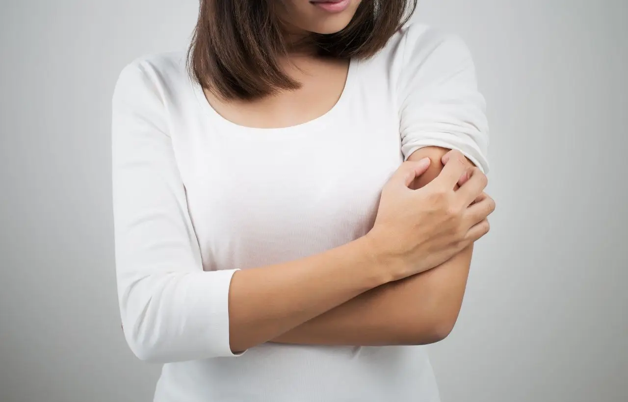 Prurito intenso a questo punto del corpo? Potrebbe essere ossiuriasi: ecco cos’è e come curarla