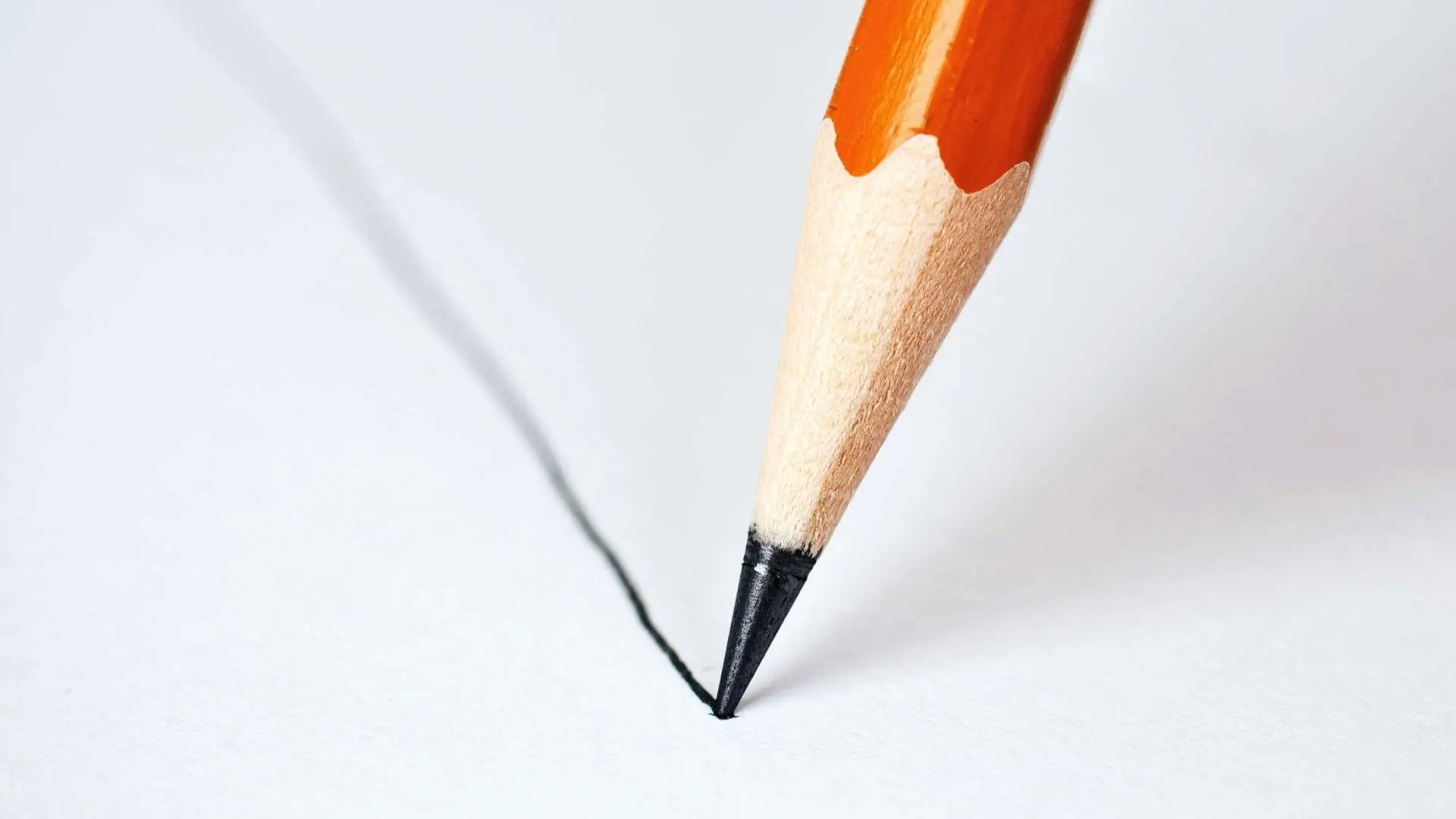 Cosa regalare a chi ama disegnare: gli strumenti per esprimere la loro creatività